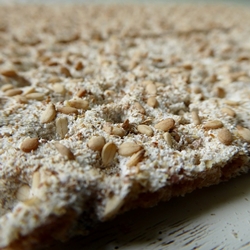 Sesam-Knäckebrot