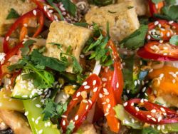 Asiatische Tofu-Gemüsepfanne
