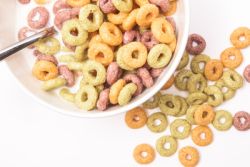 Angereicherte Lebensmittel für Kinder - Frühstücksflocken - Frühstückscerealien - Kinderquark - Kinderjoghurt - ungesundes Frühstück Nuß-Nougat-Creme - Kinderlebensmittel