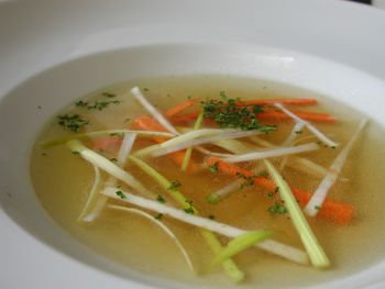 Gemüsesuppe mit Buchweizenklößchen