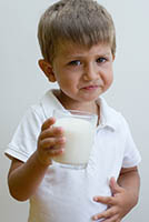  Laktoseintoleranz bei Kindern: Bauchschmerzen – was tun?