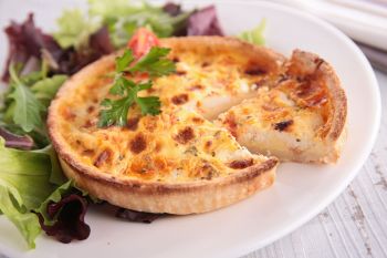 Schalottenquiche mit Nussboden